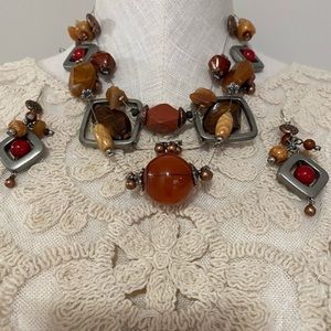 Set short necklace & pierced earrings Rust color & silver